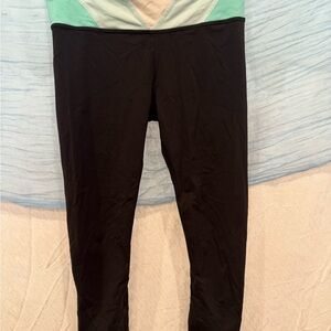 Lululemon Athletica Black and Mint cropped Leggings